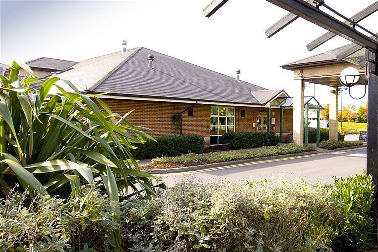 Premier Inn Bracknell Central Exterior photo