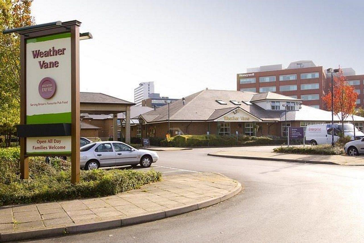 Premier Inn Bracknell Central Exterior photo