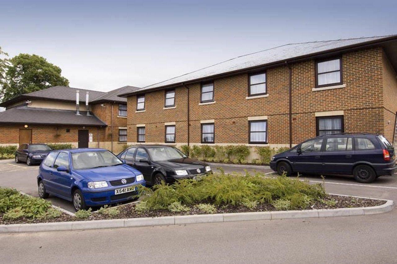 Premier Inn Bracknell Central Exterior photo