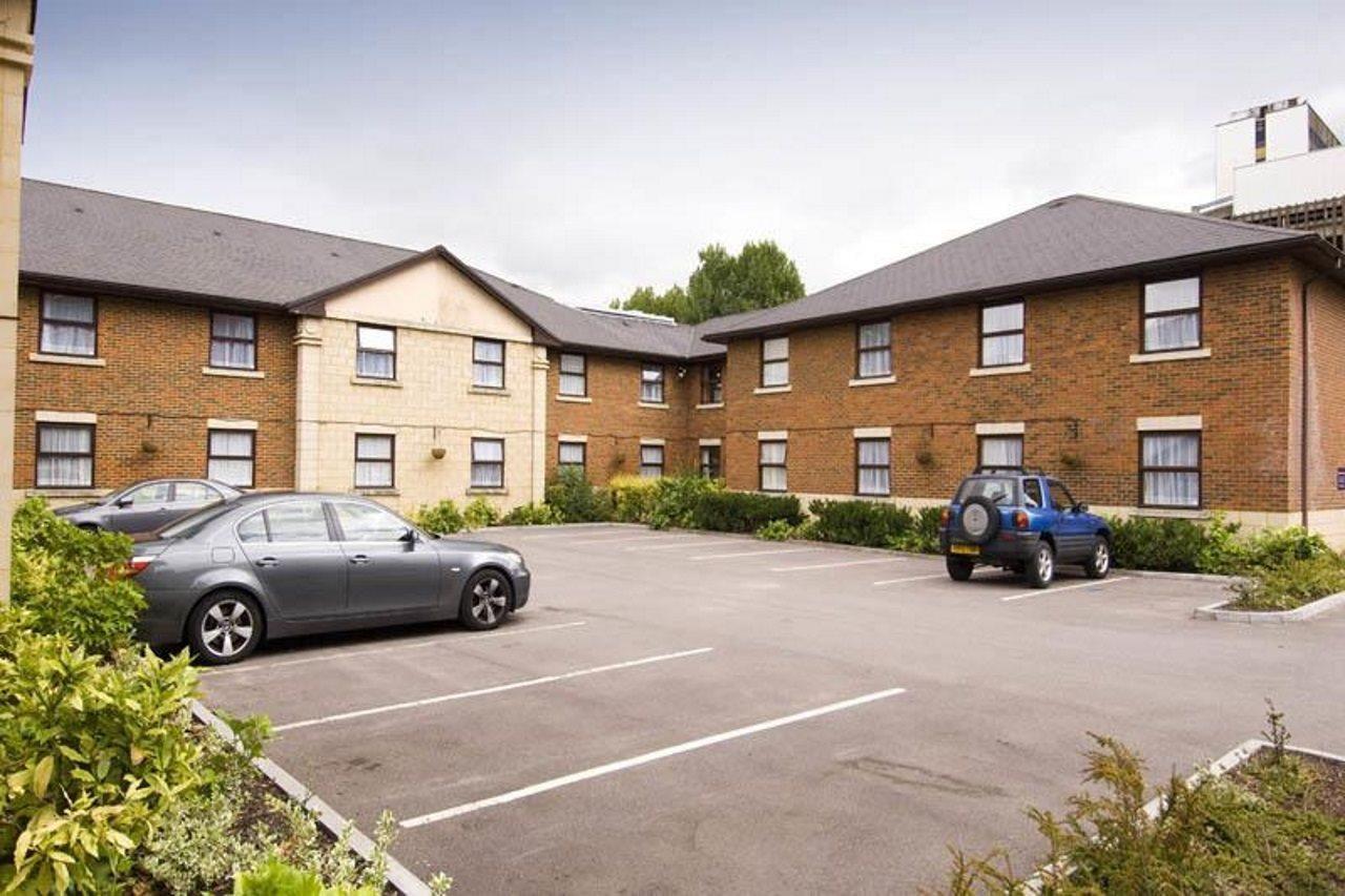 Premier Inn Bracknell Central Exterior photo