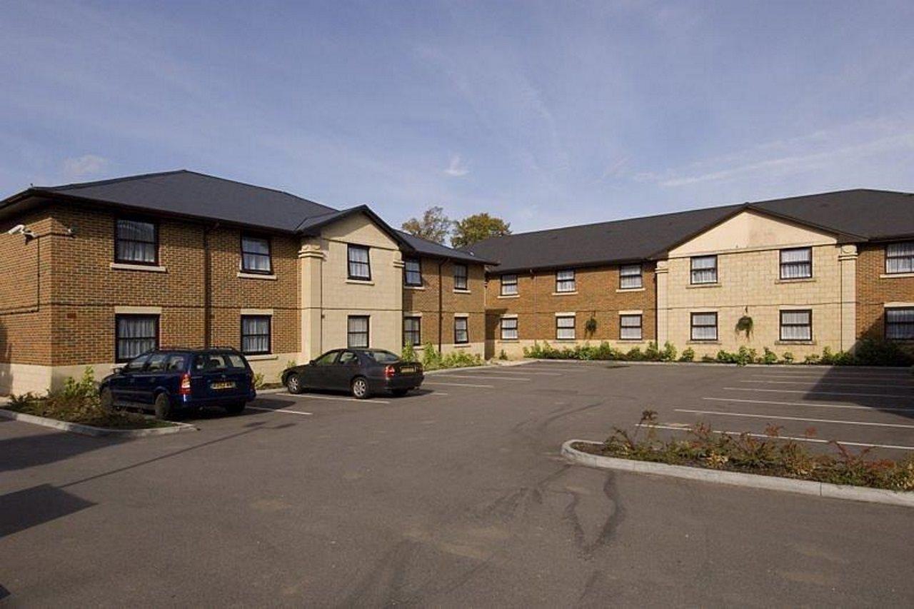 Premier Inn Bracknell Central Exterior photo