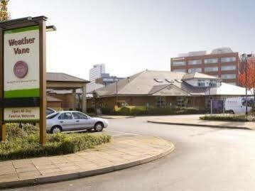 Premier Inn Bracknell Central Exterior photo